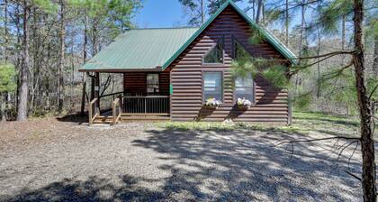 Broken Bow Cabin w/ Hot Tub & Fire Pit, Near Lake!