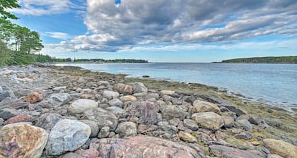 Lovely Waterfront Owls Head Home w/ Own Beach