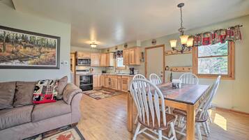 House (2 Bedrooms) | Interior