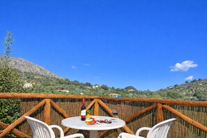 Outdoor dining - Cozy Apartment El Pajar near El Chorro (El chorro)
