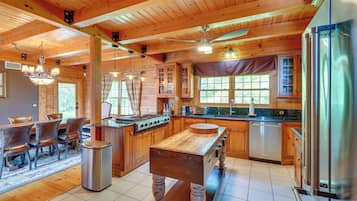 House (4 Bedrooms) | Interior