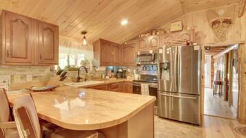 House (2 Bedrooms) | Interior