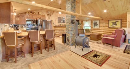 Trout Ponds & Sauna: Unique Log Cabin in Freedom