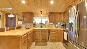 House (2 Bedrooms) | Interior