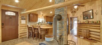 Trout Ponds & Sauna: Unique Log Cabin in Freedom
