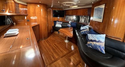 Private Luxury Yacht Sunseeker 60ft UP TO 20 pax Price x 4 Hours