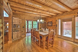 Interior - Purlear Luxury, Spacious Log Cabin w/ Mtn Views! (Purlear)