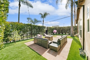 Terrace/patio - Spanish Oasis Villa with detached Full Guest House (Los Angeles)