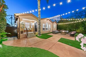 Terrace/patio - Spanish Oasis Villa with detached Full Guest House (Los Angeles)