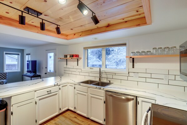 House (4 Bedrooms) | Interior