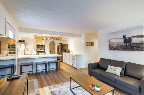 'northern Bliss' Modern Mtn-view Home in Fairbanks