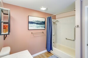 House (4 Bedrooms) | Interior - 'northern Bliss' Modern Mtn-view Home in Fairbanks (Fairbanks)