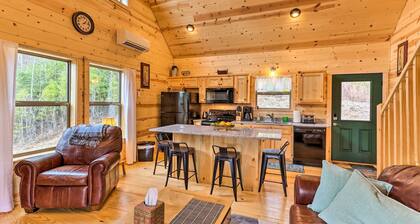 Cozy Mtn Cabin: Spacious Deck & Forest Views!