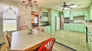 Unclassified image, 2 of 31, button - Rustic Getaway w/ Grill - On San Antonio Bay! (Seadrift)