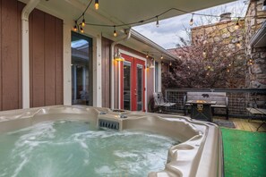House (4 Bedrooms) | Interior - Hot Tub & Mini Golf: Mtn-view Haven in Kodak! (Kodak)