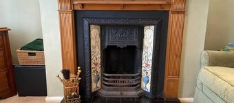 3 Bed Cottage - Sleeps 5 - Wifi - Pets - Parking