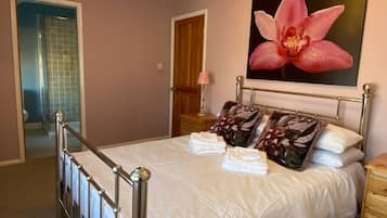 3 bedrooms, WiFi, bed sheets