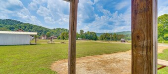 Huntsville Retreat w/ Views, ATV Authorized Route