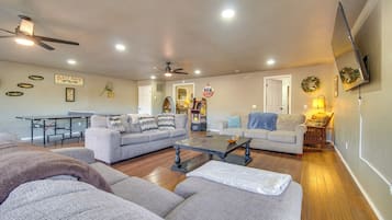 House (4 Bedrooms) | Front of property