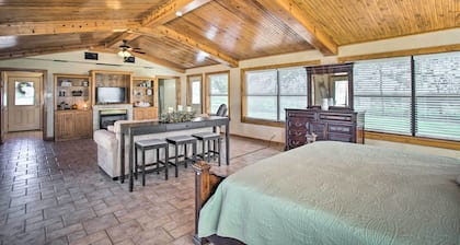 Pet-friendly Efficiency Cottage w/ Pool!