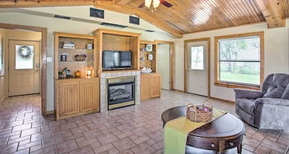 Pet-friendly Efficiency Cottage w/ Pool!