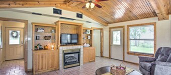 Pet-friendly Efficiency Cottage w/ Pool!