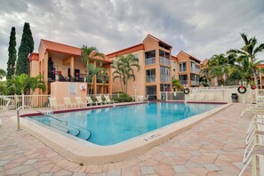 Apartment (1 Bedroom) | Interior - < 2 Mi to Upham Beach: Colorful Bungalow w/ Pool (St. Pete Beach)