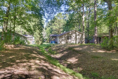 Pool, Trail Access! Dog-friendly Ocean Pines Haven