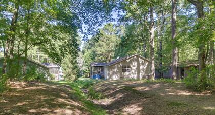 Pool, Trail Access! Dog-friendly Ocean Pines Haven