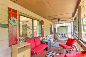 House (2 Bedrooms) | Interior - Quaint Murphy Cabin in Serene Wooded Setting! (Murphy)