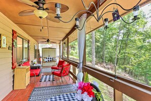 House (2 Bedrooms) | Interior - Quaint Murphy Cabin in Serene Wooded Setting! (Murphy)
