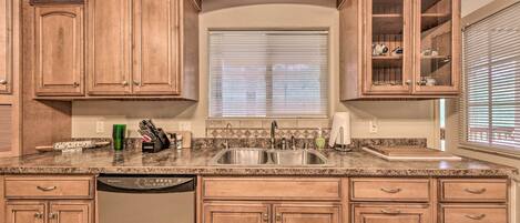 House (3 Bedrooms) | Private kitchen | Microwave, oven, stovetop, dishwasher
