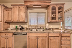 House (3 Bedrooms) | Private kitchen | Microwave, oven, stovetop, dishwasher