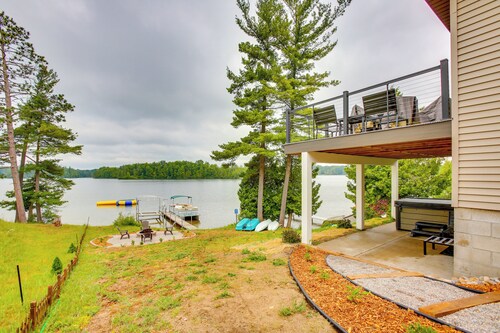 Modern Traverse City Lake House w/ Hot Tub!