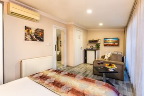 Premium bedding, minibar, in-room safe, iron/ironing board - Platine Hotels & Suites (Istanbul)