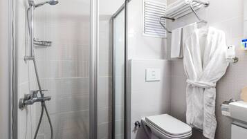 Shower, rainfall showerhead, free toiletries, hair dryer