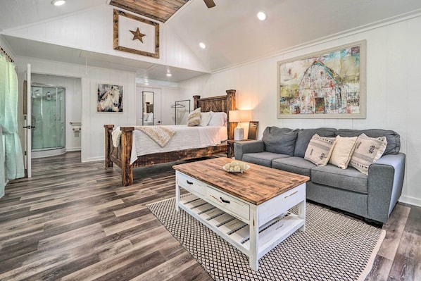 Apartment (0 Bedroom) | Interior - Broken Bow Cabin on 15 Acres w/ Stocked Fish Pond! (Broken Bow)