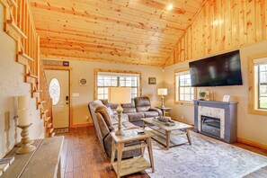 House (3 Bedrooms) | Interior - Modern Cabin w/ Grill Near Golf & Bass Fishing! (Burkesville)