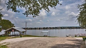 A lakeside park with a gazebo, picnic tables, and a bench near the water. - Granbury Cottage, Steps to Lake & Dock! (Granbury)