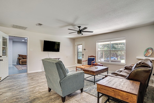 Cottage (2 Bedrooms) | Front of property