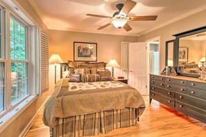 Interior - Screened Porch + 3 Decks: Beech Mountain Cabin (Banner Elk)