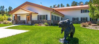 Centrally-located Deadwood Apt w/ Mountain Views!