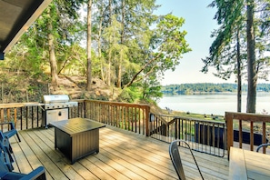 House (2 Bedrooms) | Interior - Dreamy Wooded Cabin With Private Beach & Kayaks! (Olympia)