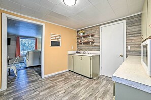 Microwave, oven, stovetop, blender - Quaint Frederic Home: Ski, Boat + Hike Nearby (Frederic)