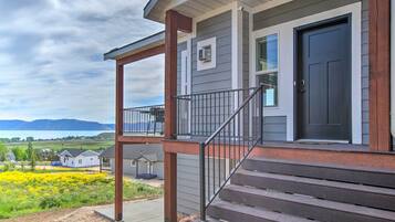 House (4 Bedrooms) | Front of property