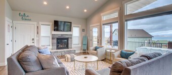 Lake-view Escape w/ Private Beach Resort Access!