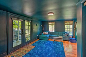Ping pong, books - Eclectic Troy Home w/ Hot Tub - Pet Friendly! (Troy)