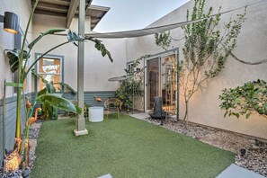 House (2 Bedrooms) | Interior - Mtn & Golf Course Views: Palm Springs Home (Palm Springs)