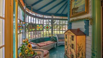 House (5 Bedrooms) | Interior