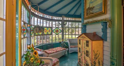 Russellville House w/ Garden - Walk to Main Street